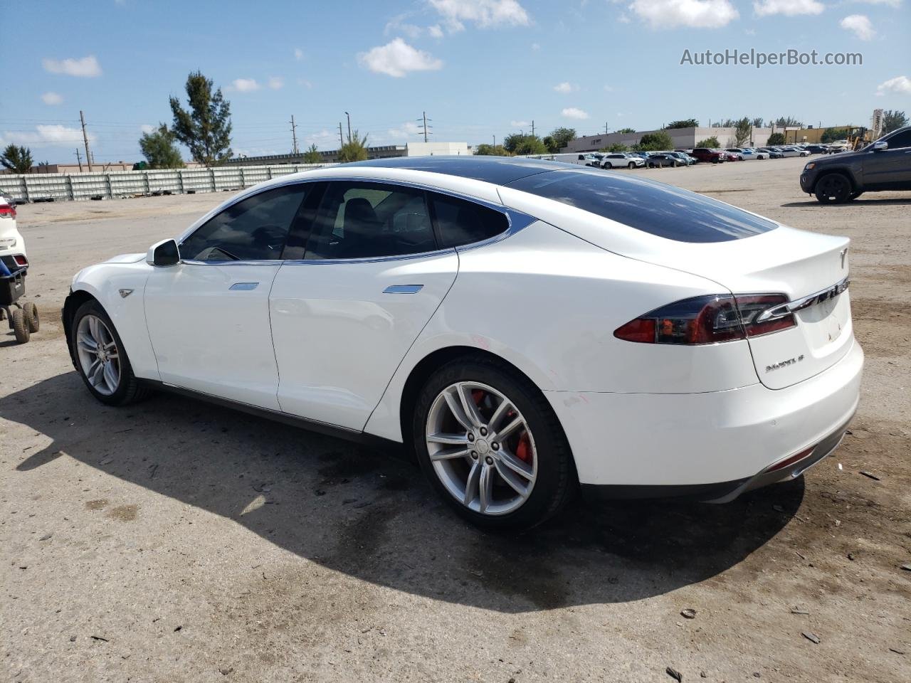 2013 Tesla Model S  White vin: 5YJSA1CN8DFP24125