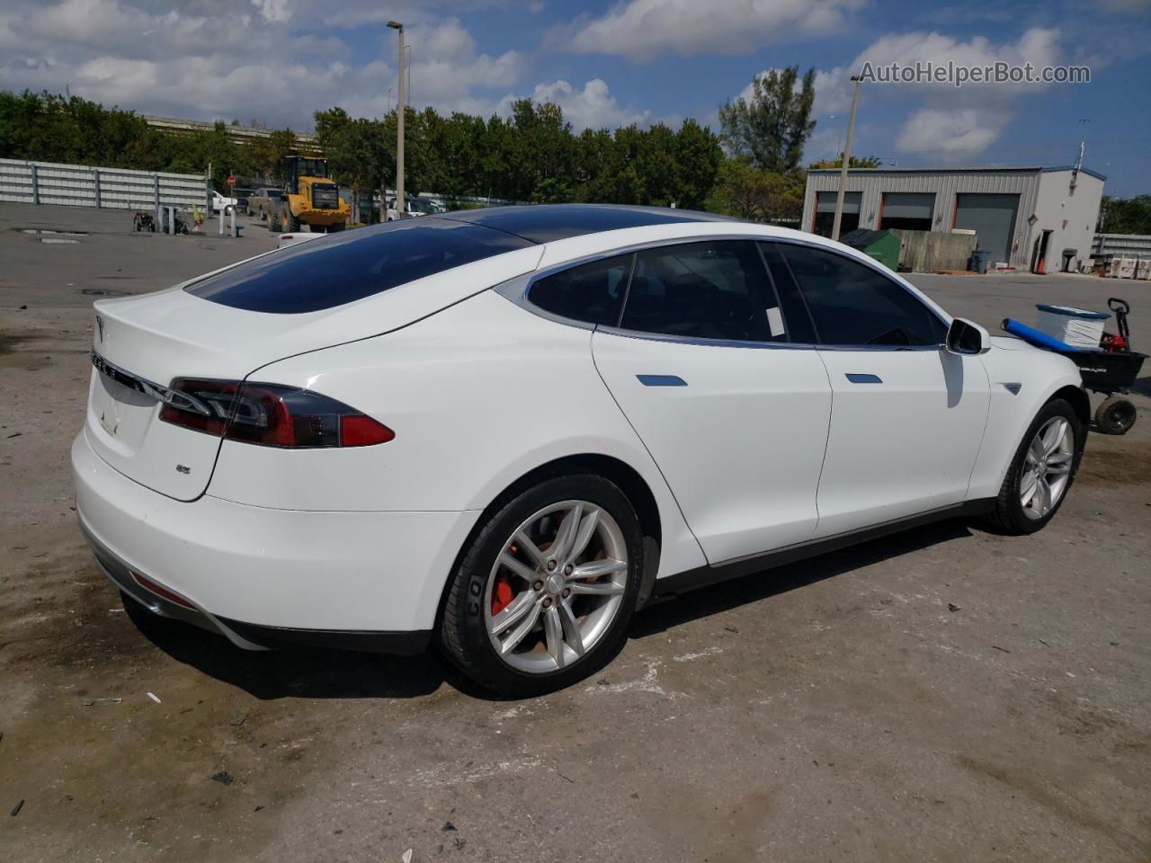 2013 Tesla Model S  White vin: 5YJSA1CN8DFP24125