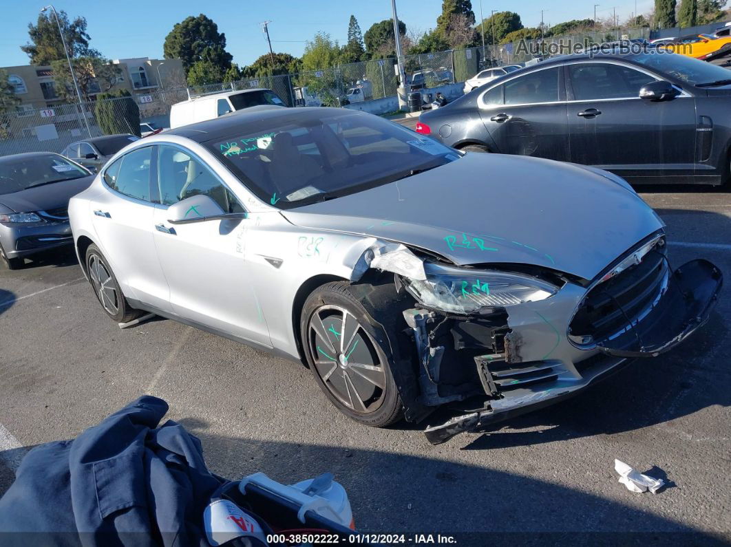 2013 Tesla Model S   Серебряный vin: 5YJSA1CN8DFP27476