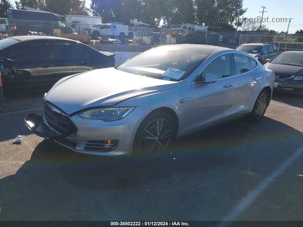 2013 Tesla Model S   Серебряный vin: 5YJSA1CN8DFP27476