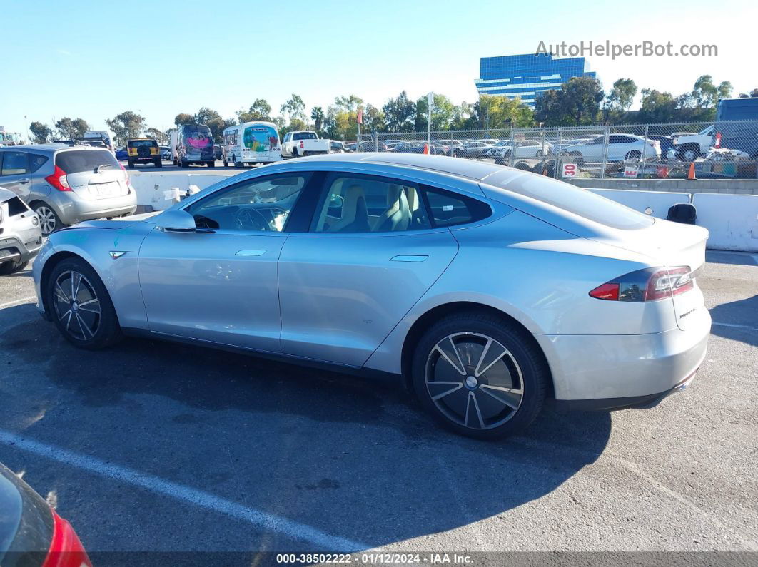 2013 Tesla Model S   Серебряный vin: 5YJSA1CN8DFP27476