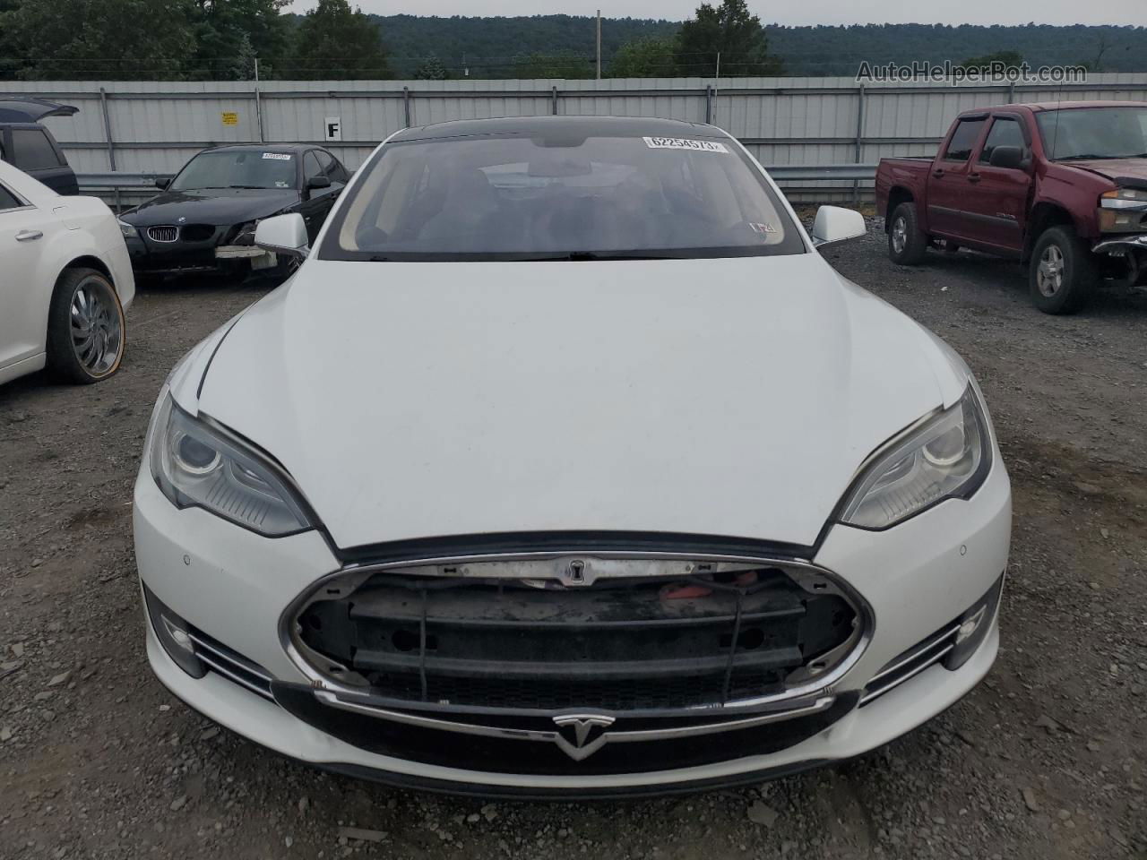 2013 Tesla Model S  White vin: 5YJSA1CNXDFP20674