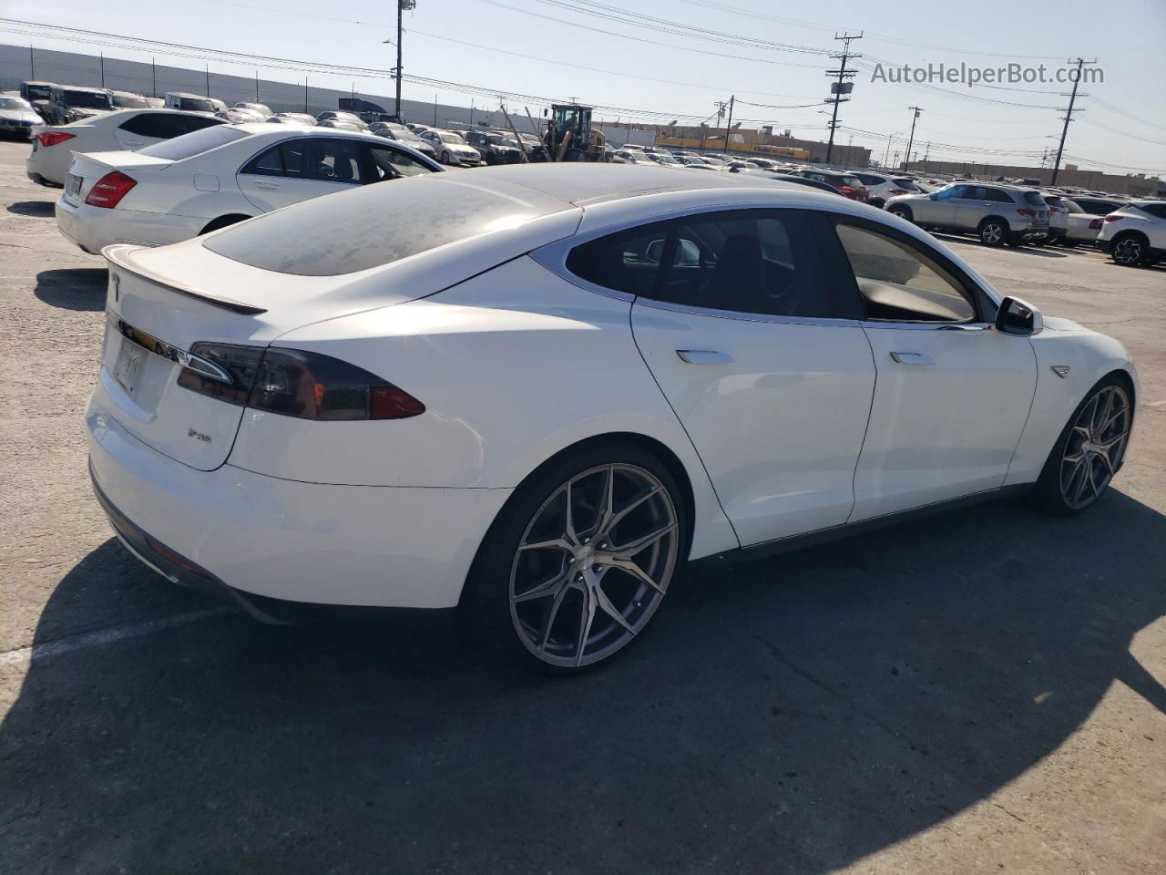 2013 Tesla Model S  White vin: 5YJSA1CP1DFP06857