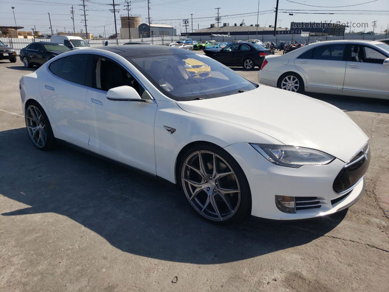 2013 Tesla Model S  White vin: 5YJSA1CP1DFP06857