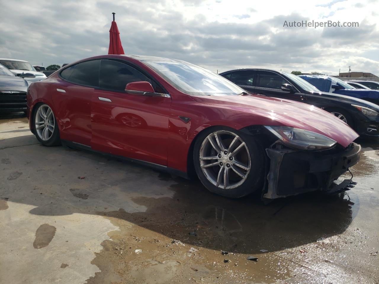 2013 Tesla Model S  Красный vin: 5YJSA1CP1DFP14103