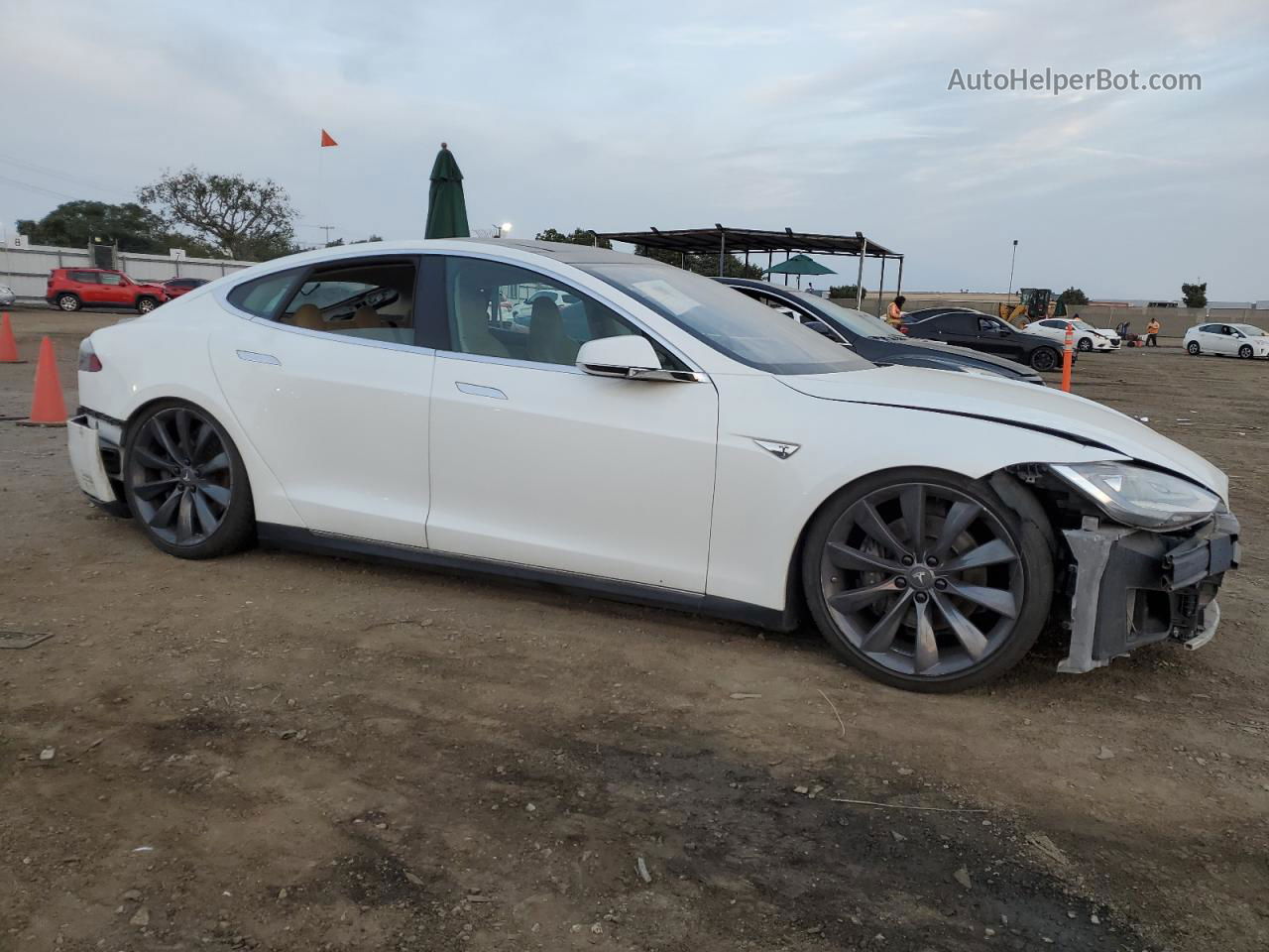 2013 Tesla Model S White vin: 5YJSA1CP5DFP05176