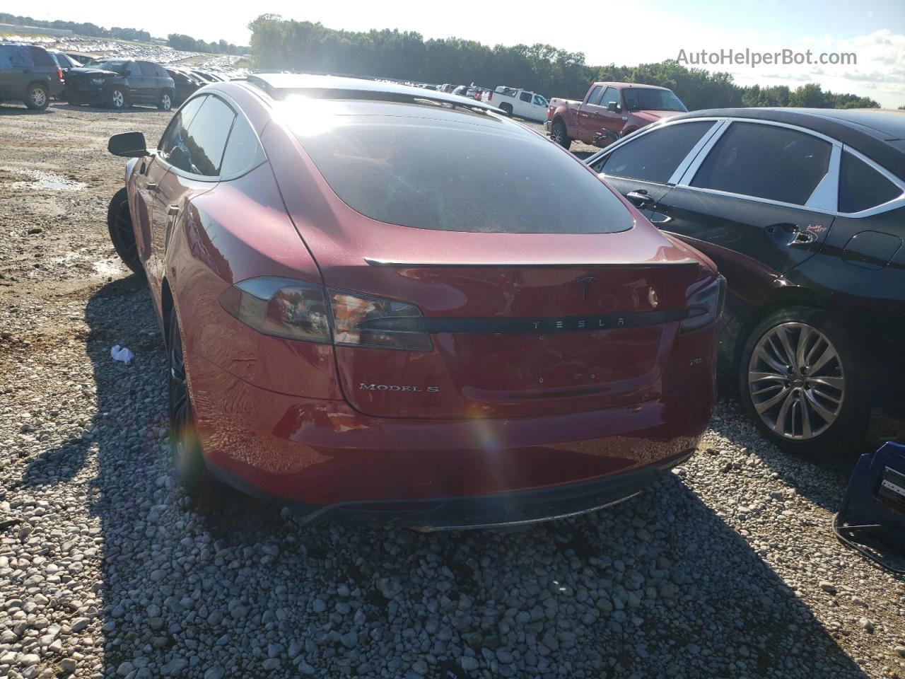 2013 Tesla Model S  Red vin: 5YJSA1CP8DFP10016