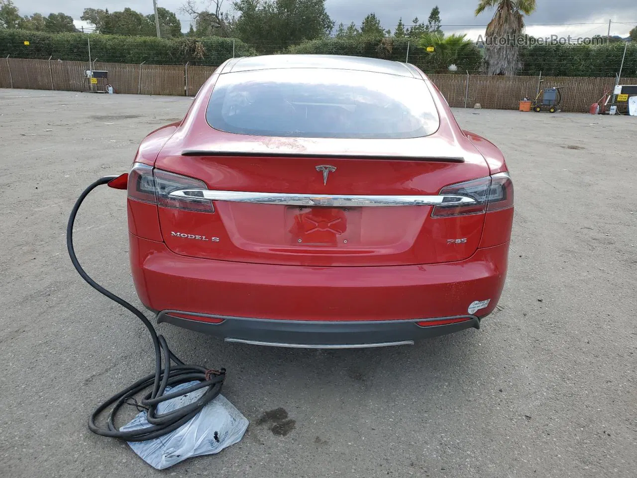 2013 Tesla Model S  Red vin: 5YJSA1CPXDFP13502