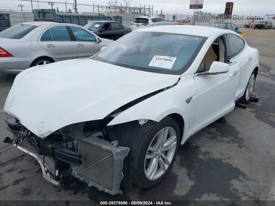 2013 Tesla Model S   White vin: 5YJSA1DG2DFP07739