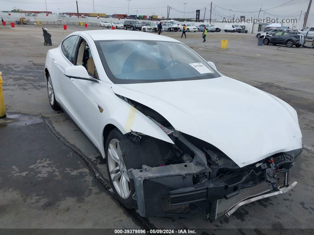 2013 Tesla Model S   White vin: 5YJSA1DG2DFP07739