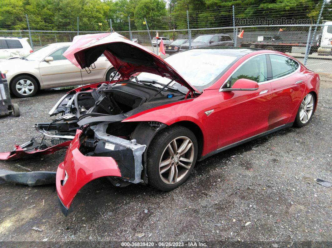 2013 Tesla Model S   Red vin: 5YJSA1DN1DFP18617