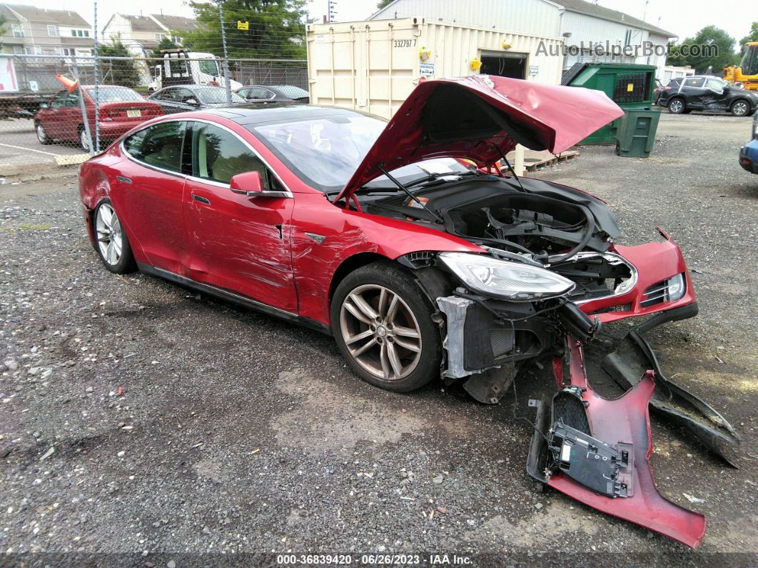 2013 Tesla Model S   Red vin: 5YJSA1DN1DFP18617