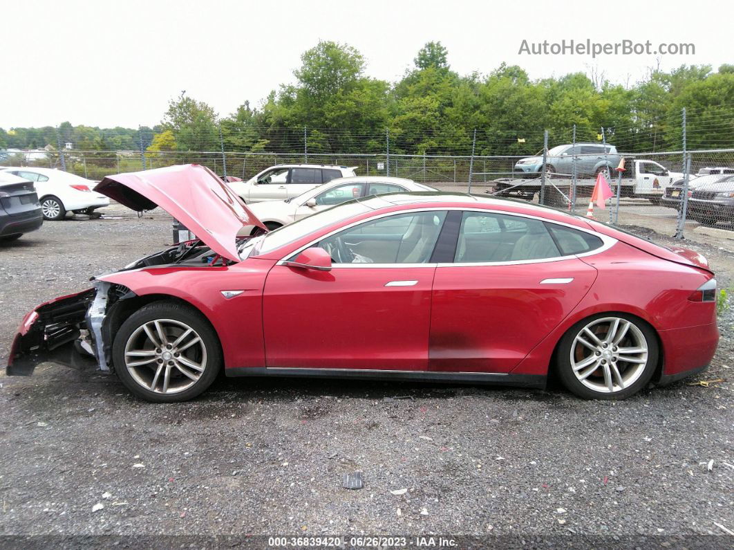 2013 Tesla Model S   Red vin: 5YJSA1DN1DFP18617