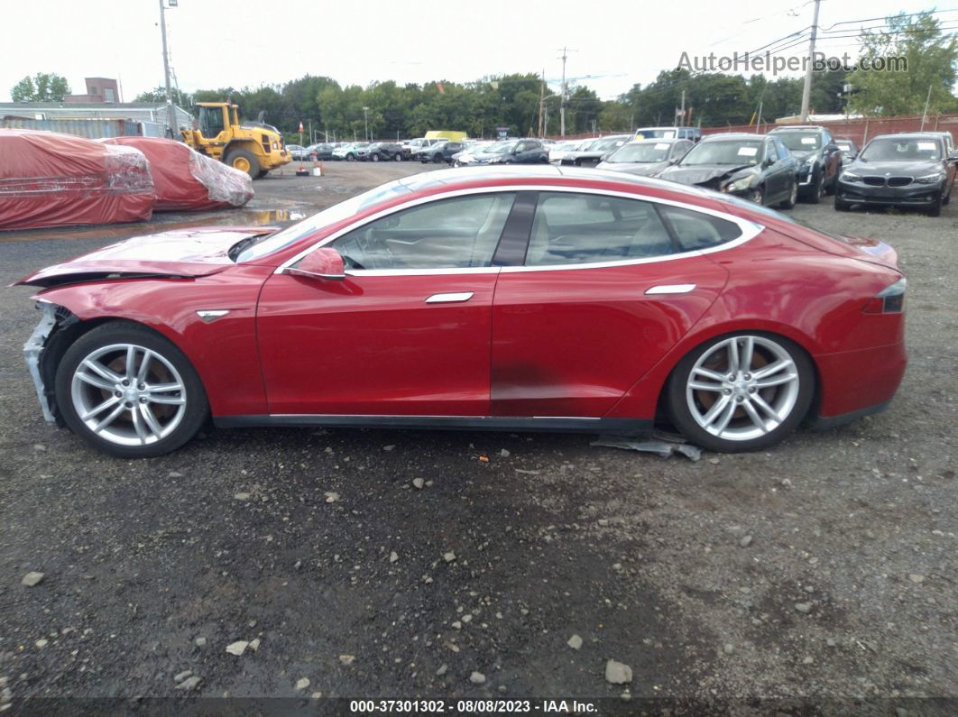 2013 Tesla Model S   Red vin: 5YJSA1DN1DFP18617