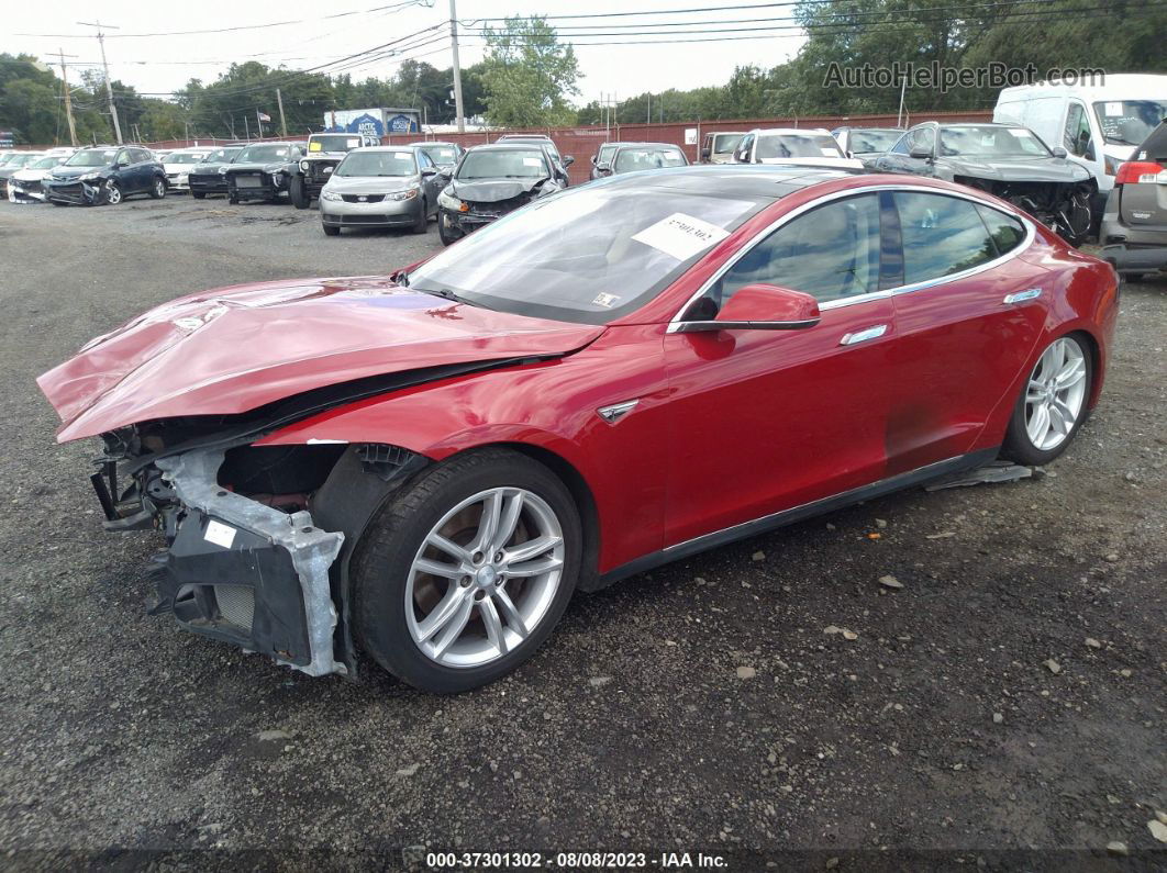 2013 Tesla Model S   Red vin: 5YJSA1DN1DFP18617