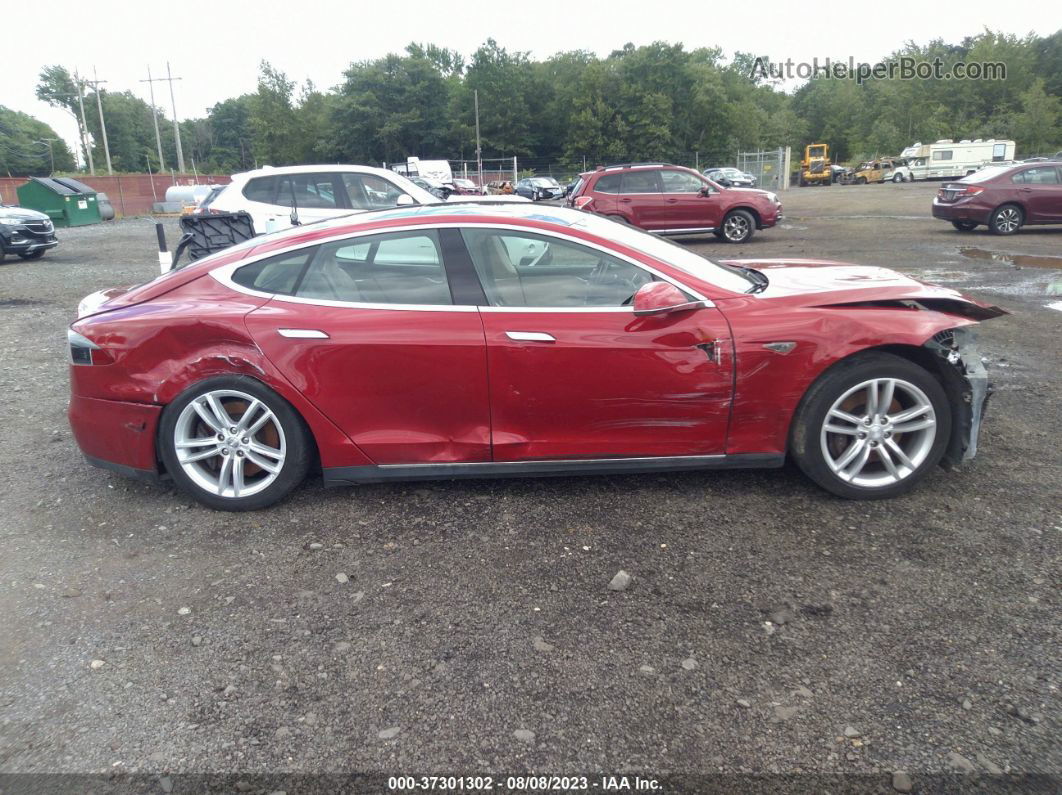 2013 Tesla Model S   Red vin: 5YJSA1DN1DFP18617