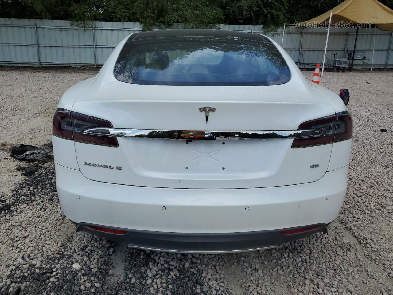 2013 Tesla Model S  White vin: 5YJSA1DN2DFP21168