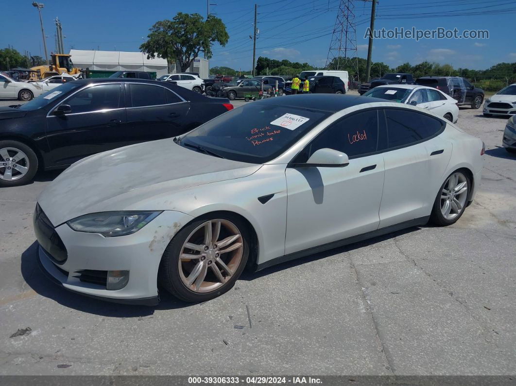 2013 Tesla Model S   White vin: 5YJSA1DN4DFP13718