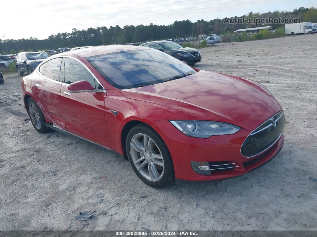 2013 Tesla Model S   Red vin: 5YJSA1DN5DFP09502