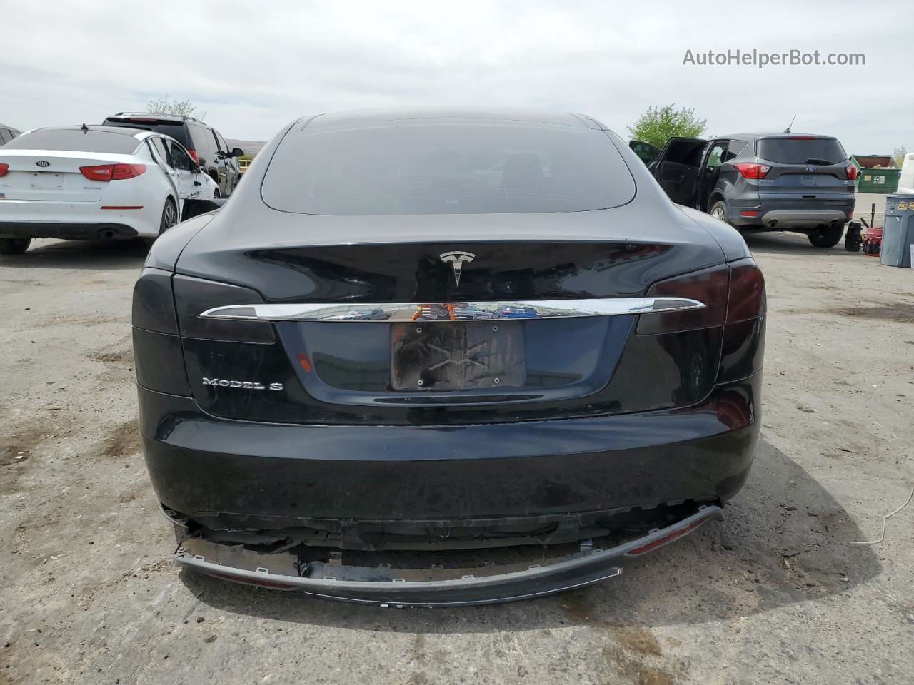 2013 Tesla Model S  Black vin: 5YJSA1DN6DFP16944