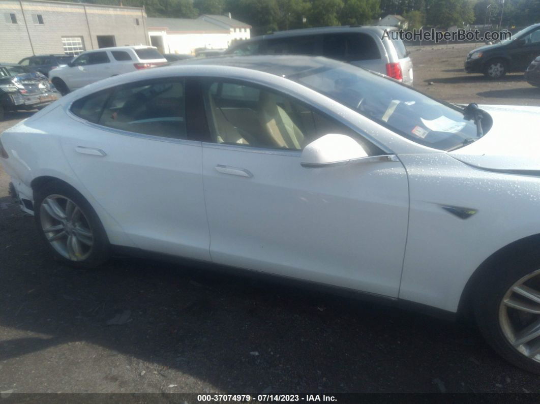 2013 Tesla Model S   White vin: 5YJSA1DN7DFP13924