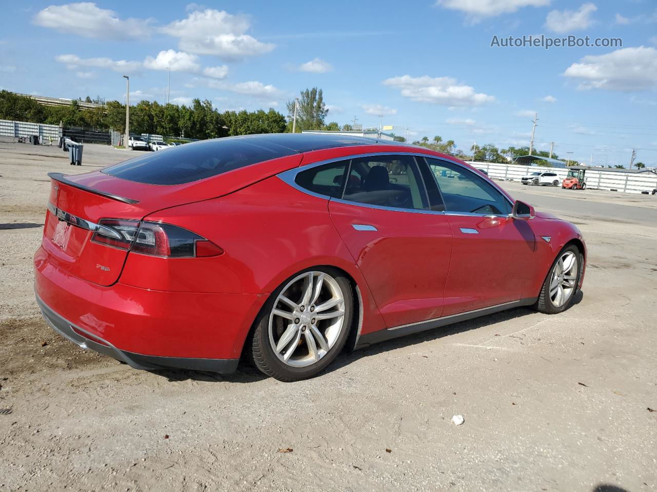 2013 Tesla Model S  Red vin: 5YJSA1DP0DFP09277