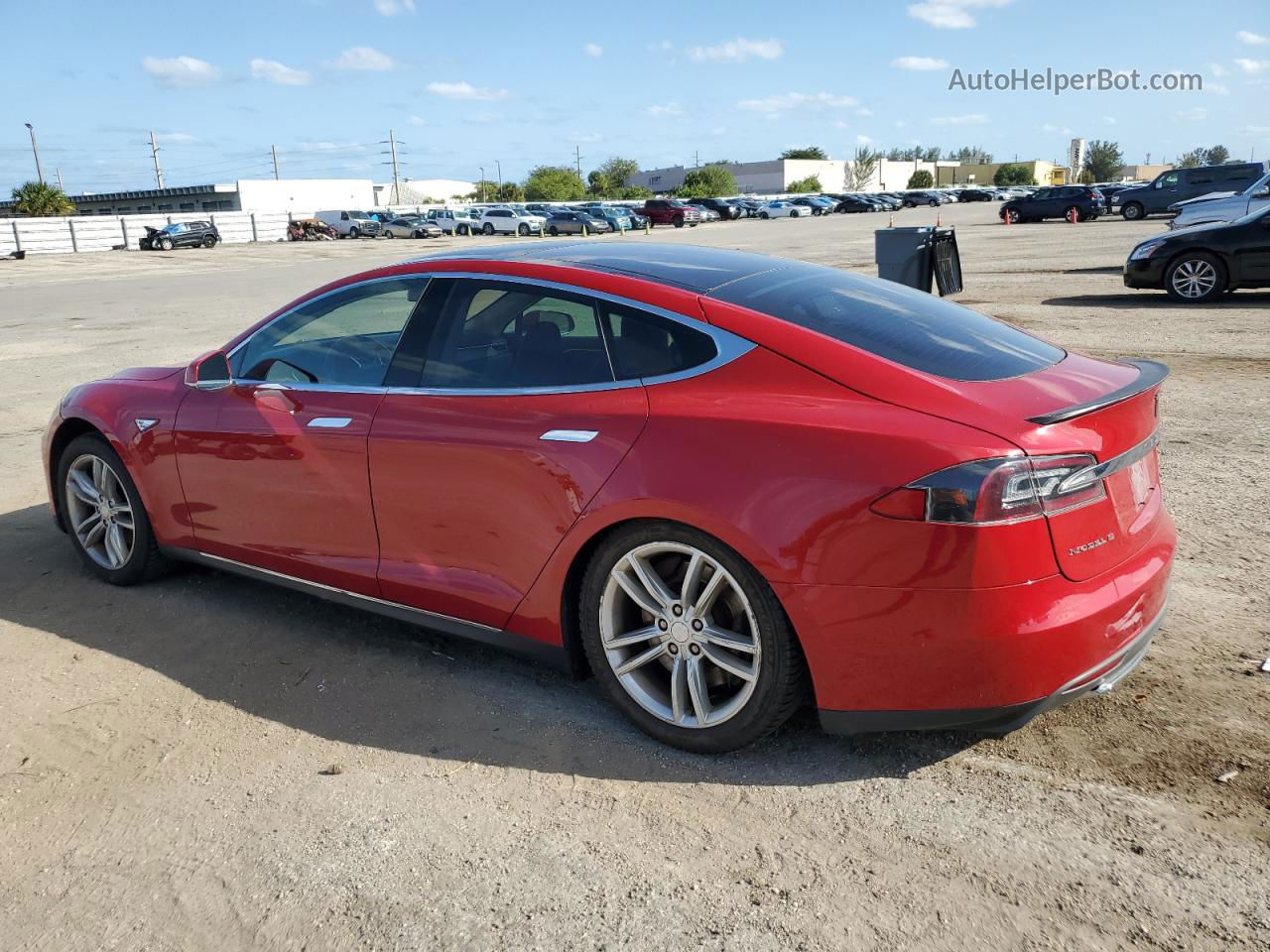 2013 Tesla Model S  Red vin: 5YJSA1DP0DFP09277