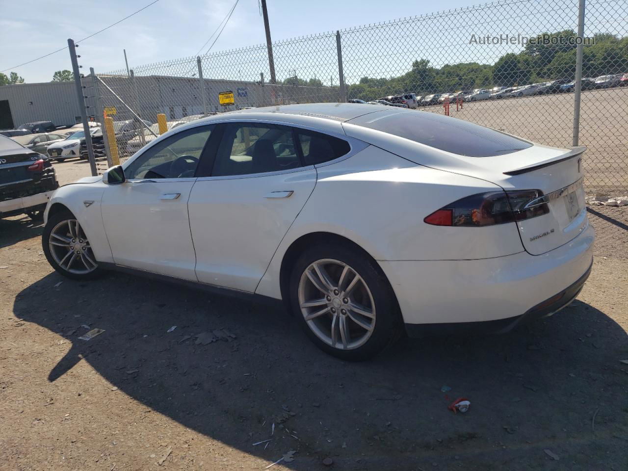 2013 Tesla Model S  White vin: 5YJSA1DP0DFP17881