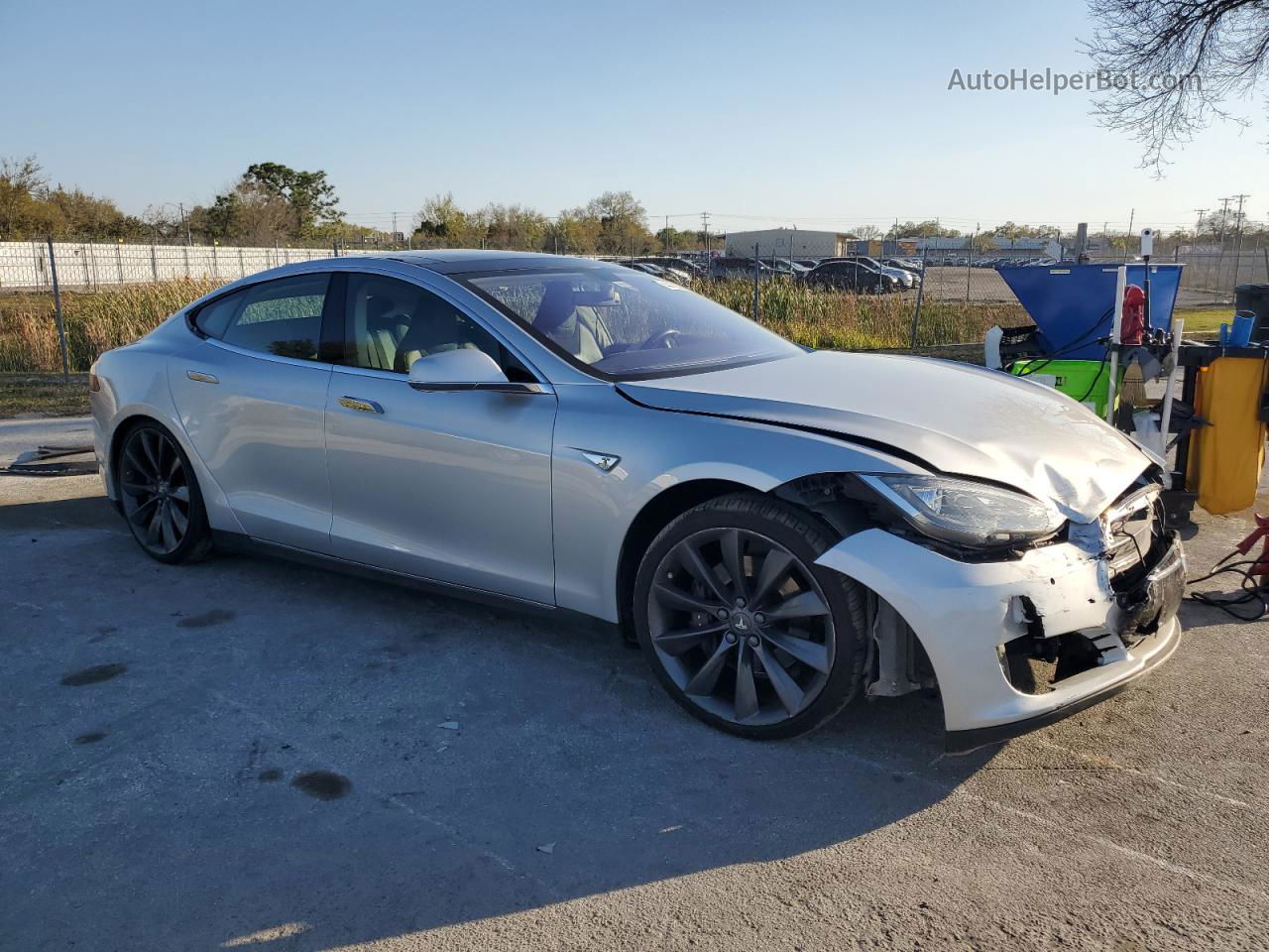 2013 Tesla Model S  Серебряный vin: 5YJSA1DP1DFP22555