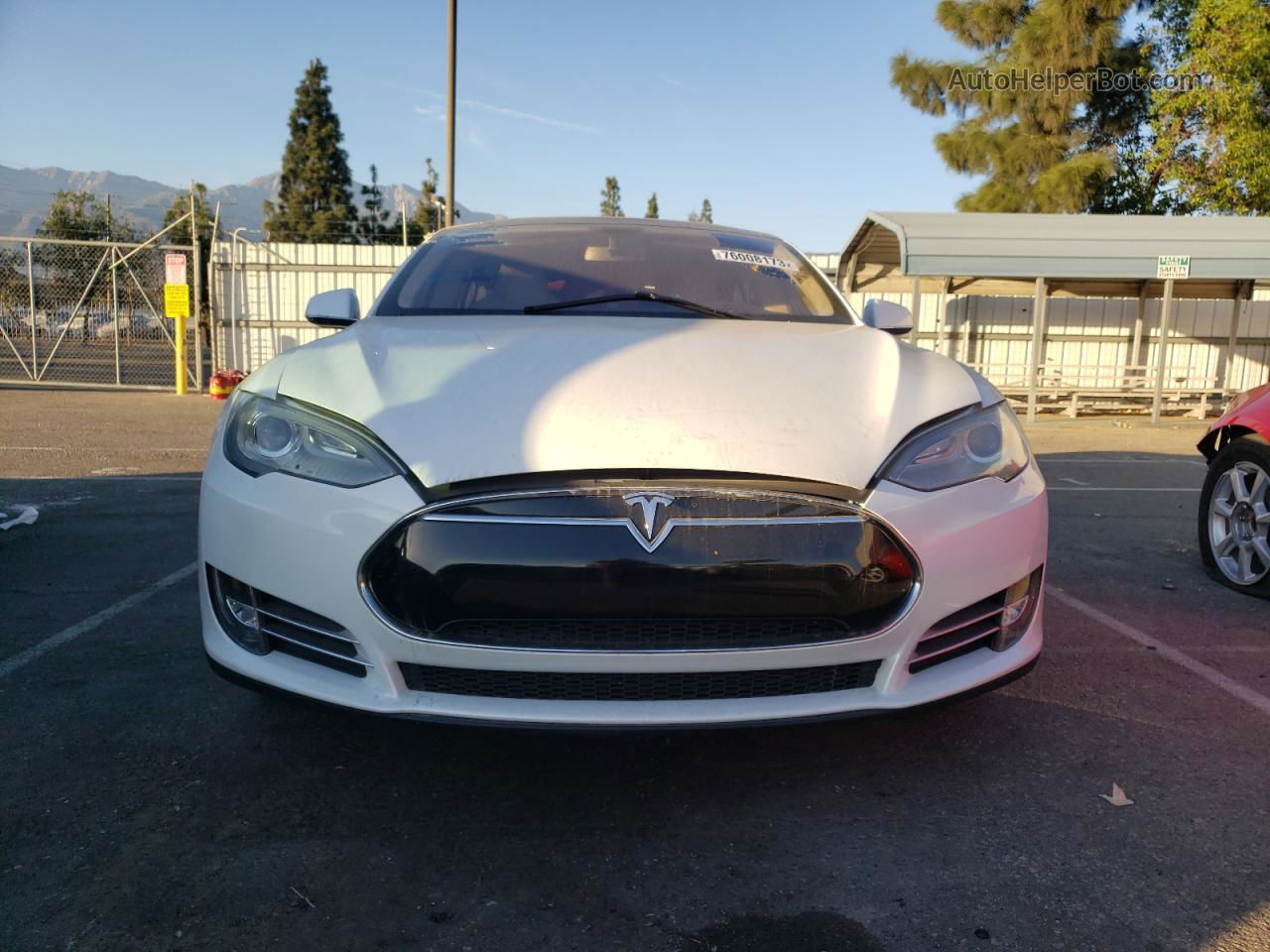 2013 Tesla Model S  White vin: 5YJSA1DP2DFP06252