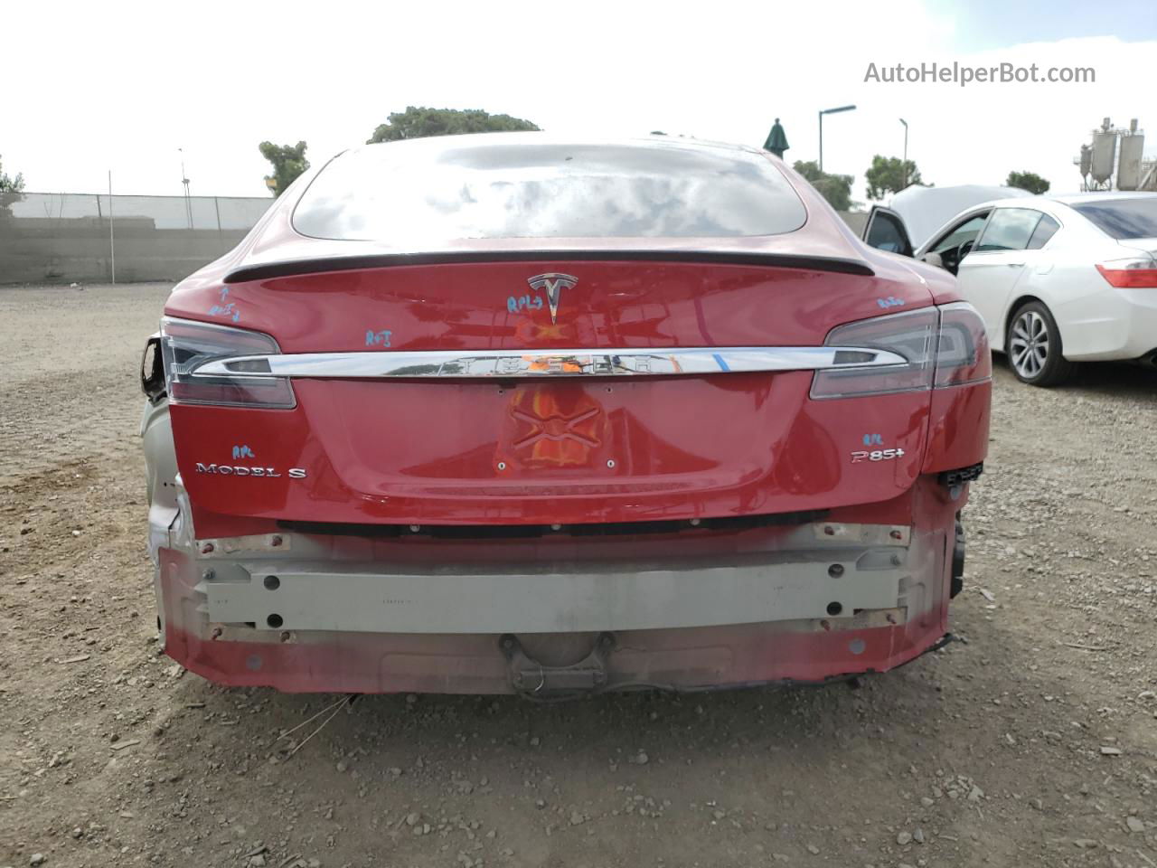 2013 Tesla Model S  Красный vin: 5YJSA1DP7DFP20910