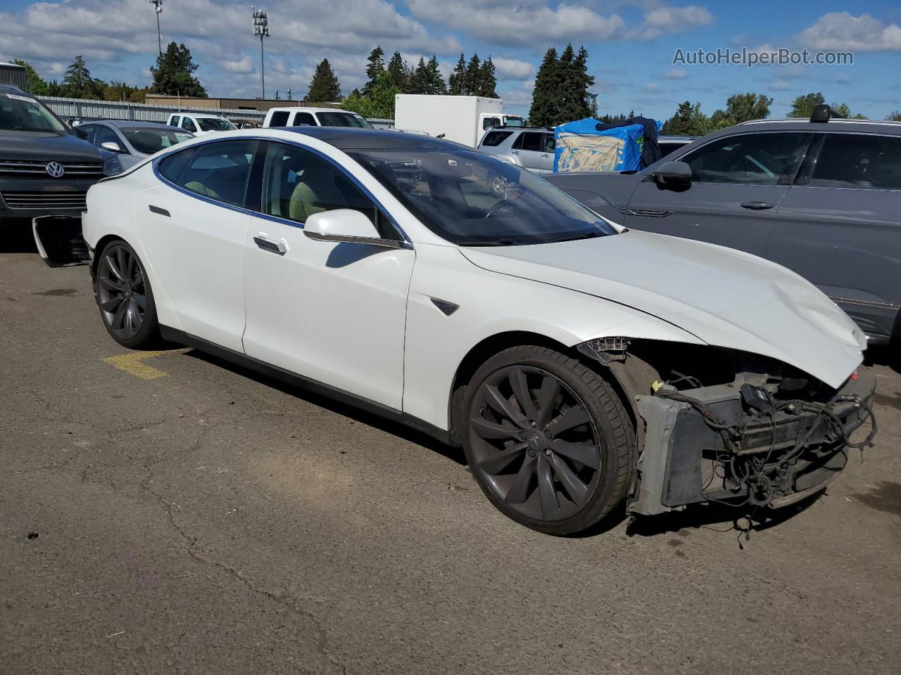 2013 Tesla Model S  White vin: 5YJSA1DP9DFP04403