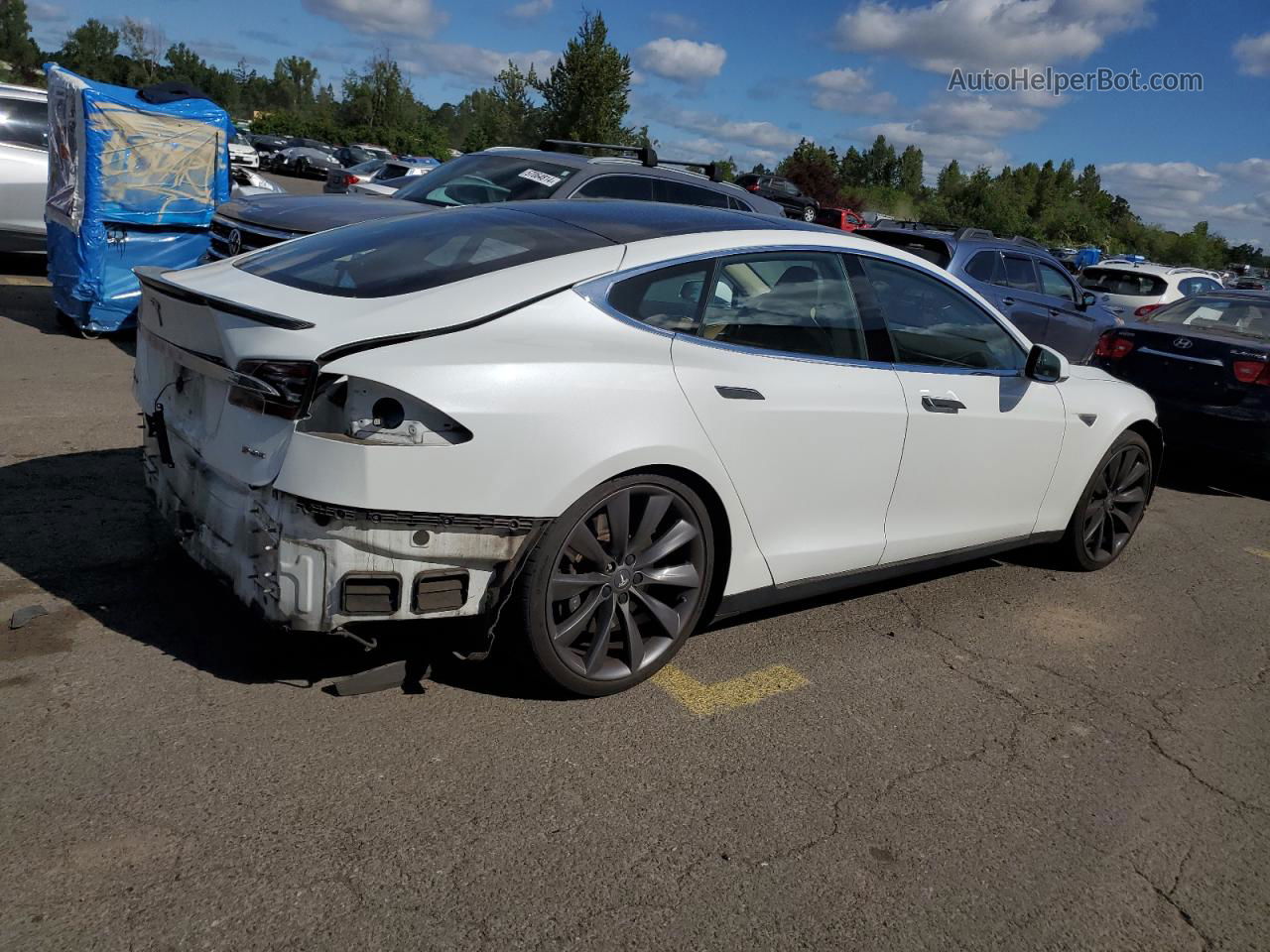 2013 Tesla Model S  White vin: 5YJSA1DP9DFP04403