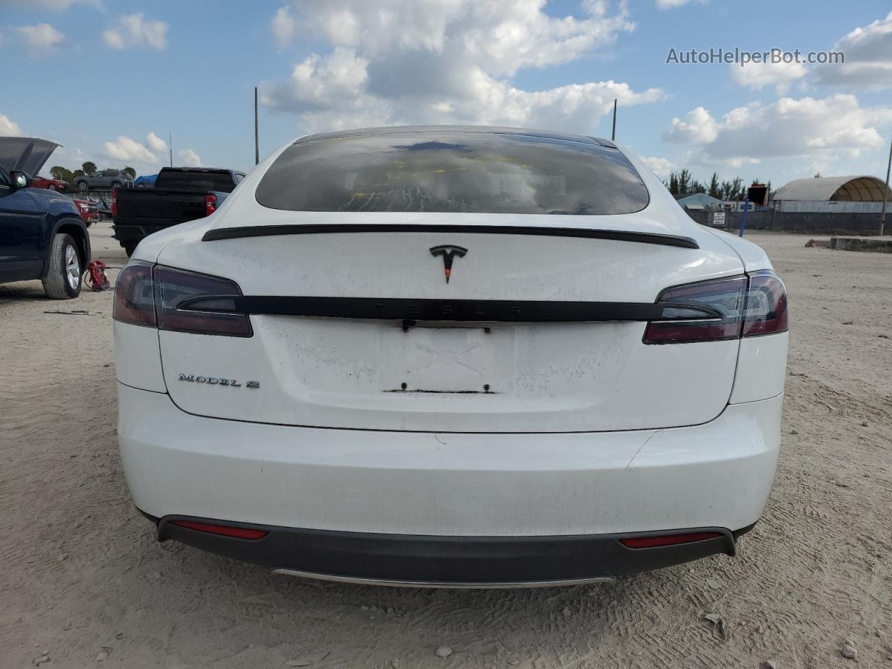 2013 Tesla Model S  White vin: 5YJSA1DPXDFP11781