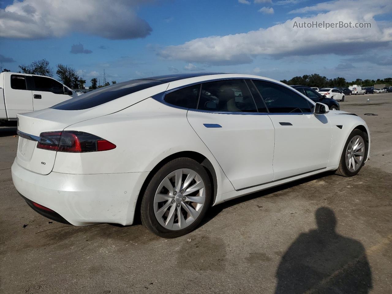 2016 Tesla Model S  Белый vin: 5YJSA1E13GF170197