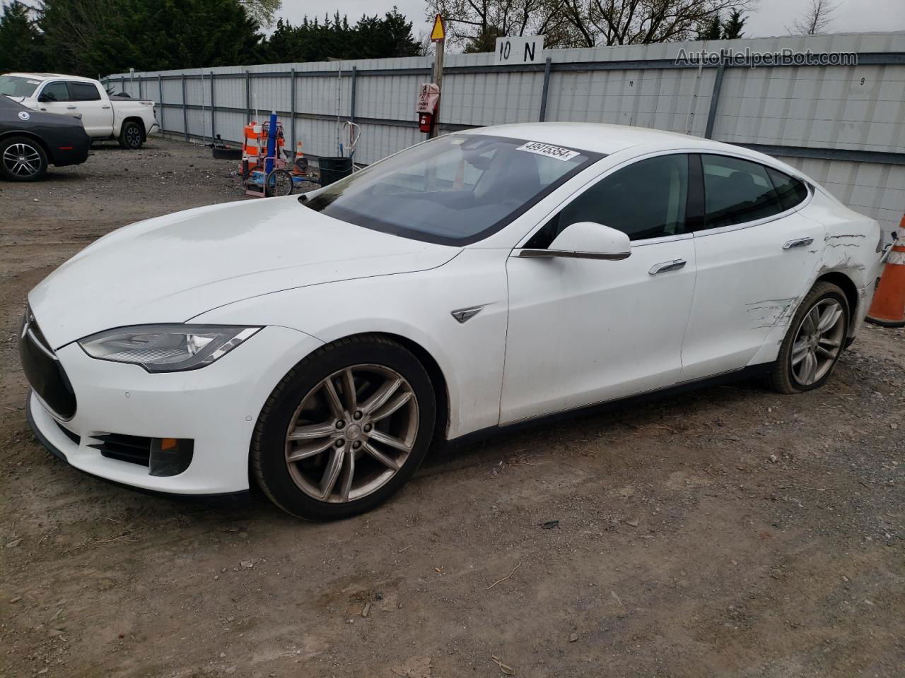 2016 Tesla Model S  Белый vin: 5YJSA1E17GF130043