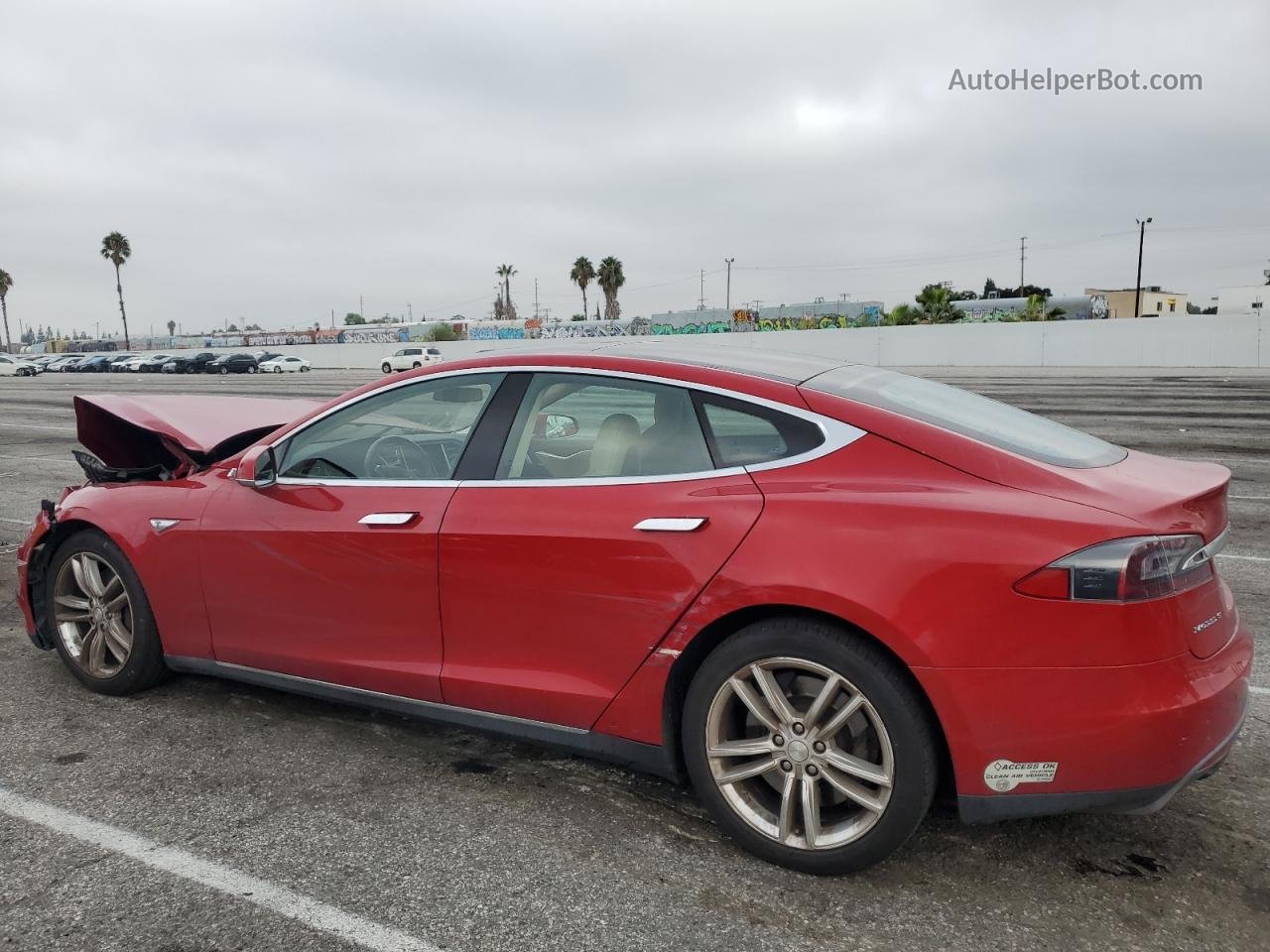 2016 Tesla Model S  Red vin: 5YJSA1E18GF127958