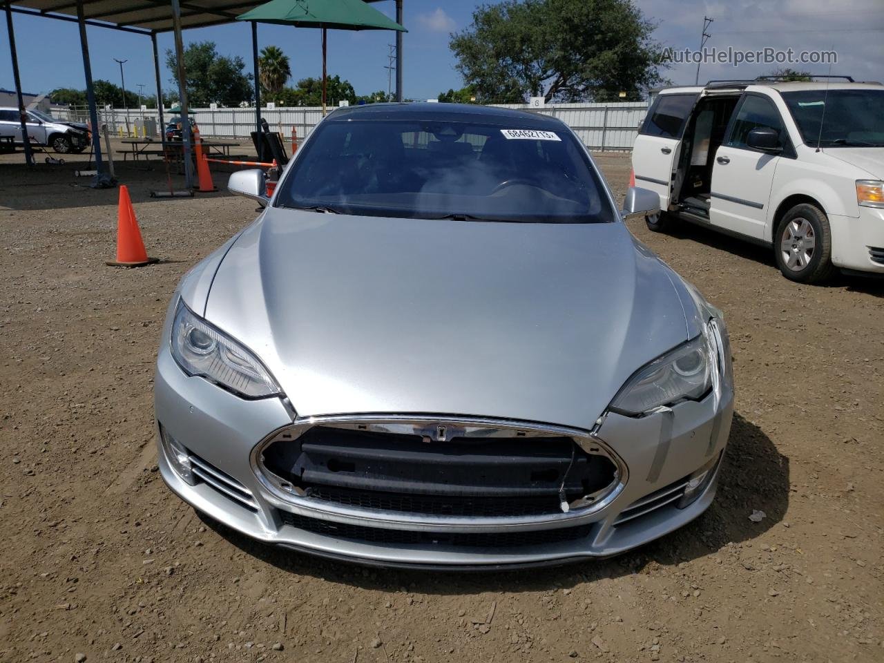 2015 Tesla Model S  Серебряный vin: 5YJSA1E21FF117943