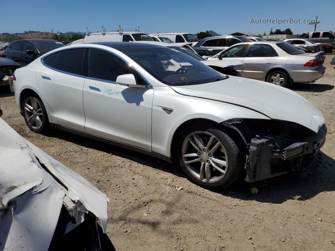 2016 Tesla Model S  White vin: 5YJSA1E21GF131388