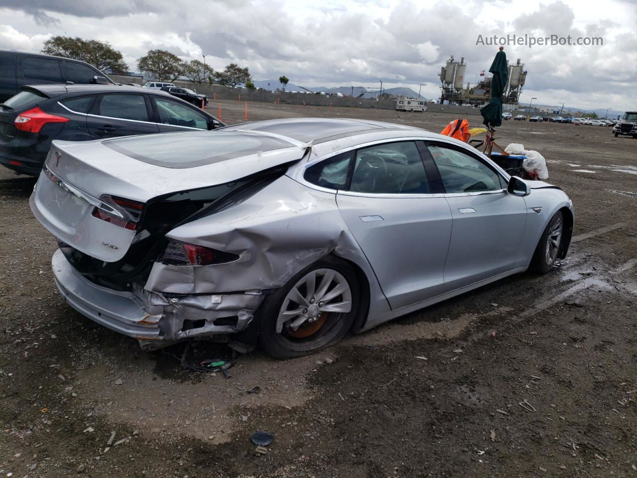 2016 Tesla Model S  Серебряный vin: 5YJSA1E21GF156811