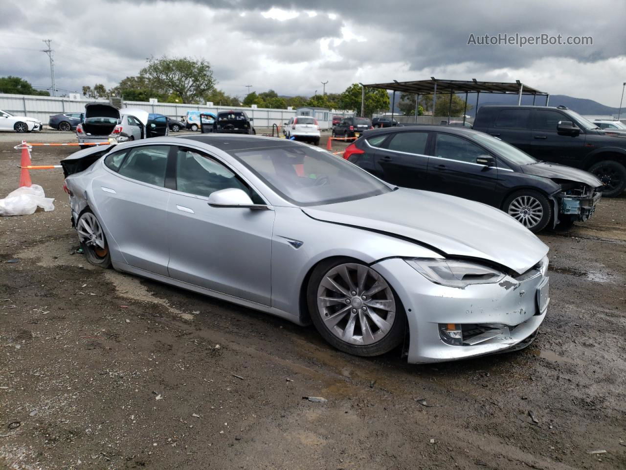 2016 Tesla Model S  Серебряный vin: 5YJSA1E21GF156811