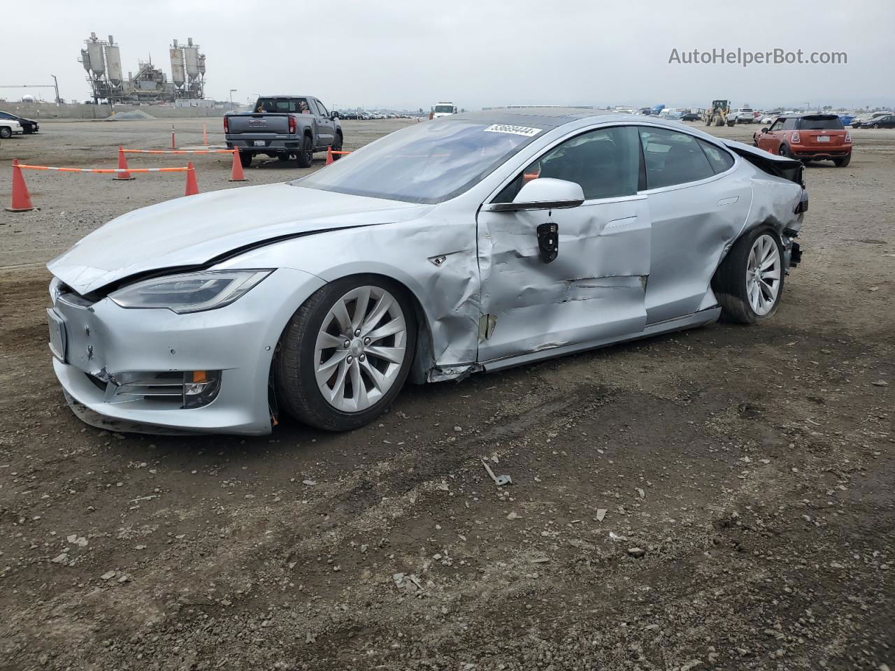 2016 Tesla Model S  Серебряный vin: 5YJSA1E21GF156811