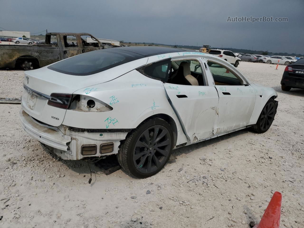 2018 Tesla Model S  White vin: 5YJSA1E23JF292137