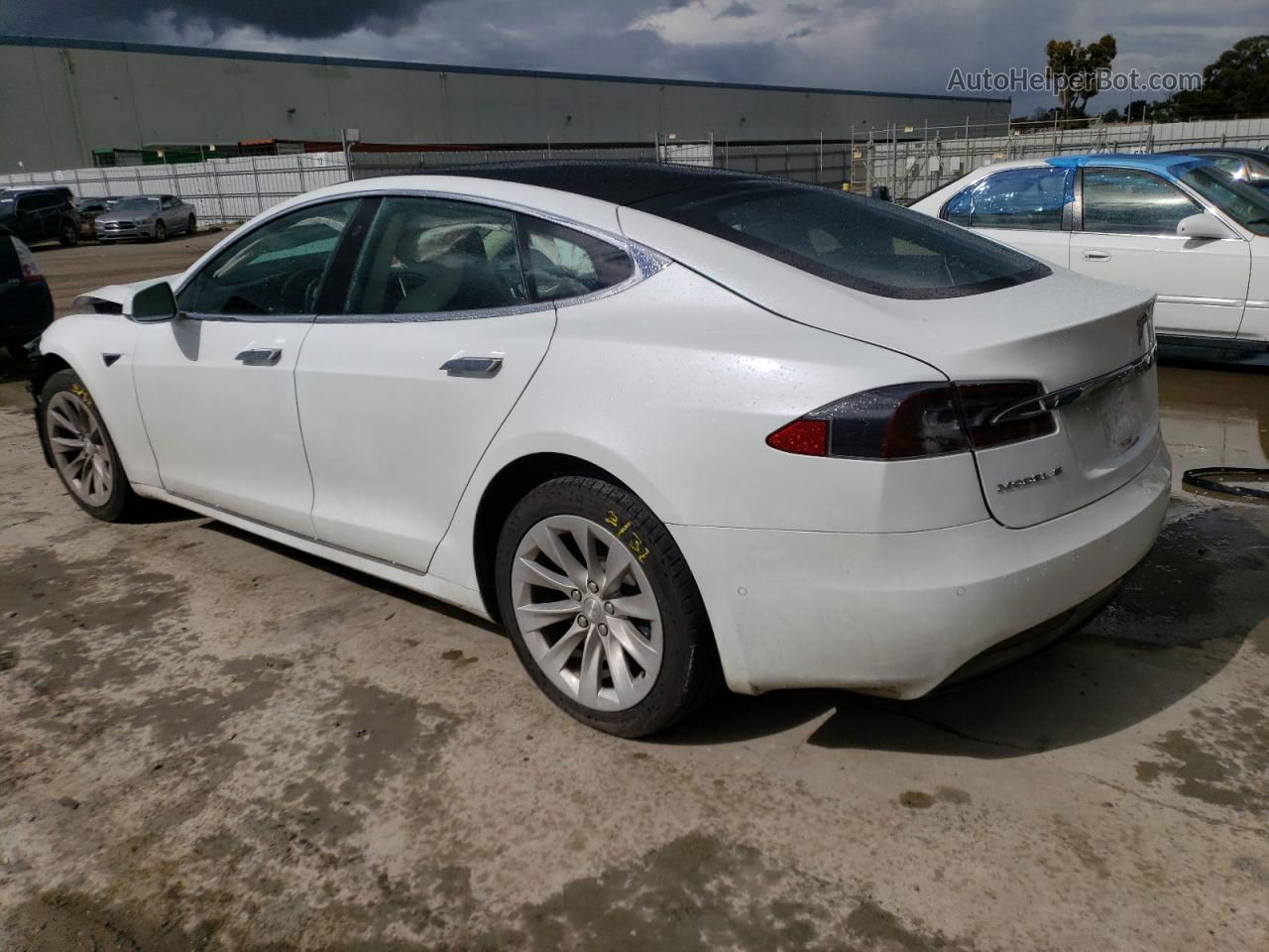 2018 Tesla Model S  White vin: 5YJSA1E24JF247966