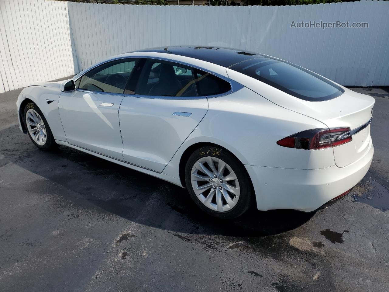 2018 Tesla Model S White vin: 5YJSA1E24JF281793
