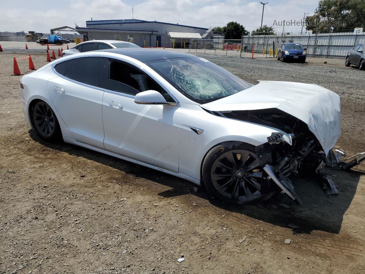 2019 Tesla Model S  White vin: 5YJSA1E24KF342397