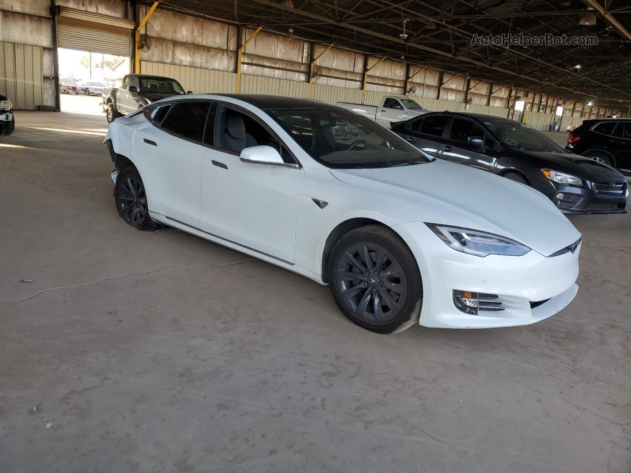 2018 Tesla Model S  White vin: 5YJSA1E25JF294987