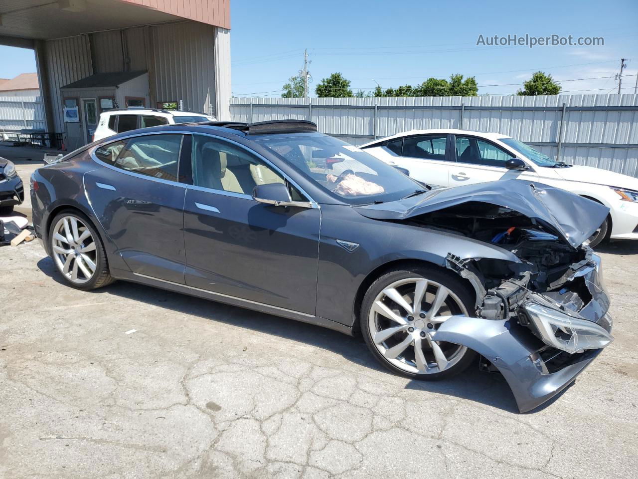 2016 Tesla Model S  Серый vin: 5YJSA1E26GF139650