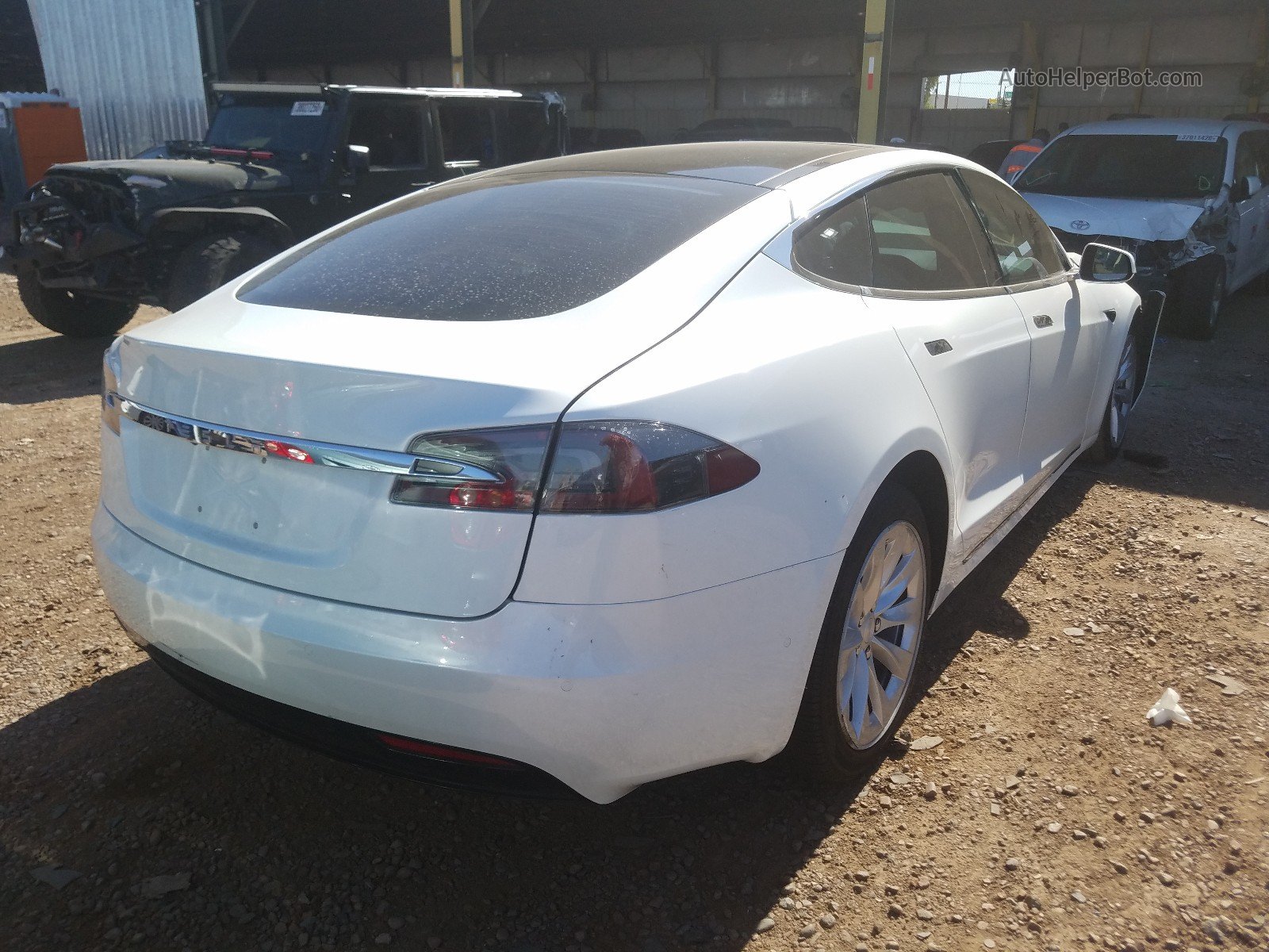 2018 Tesla Model S  White vin: 5YJSA1E26JF275574