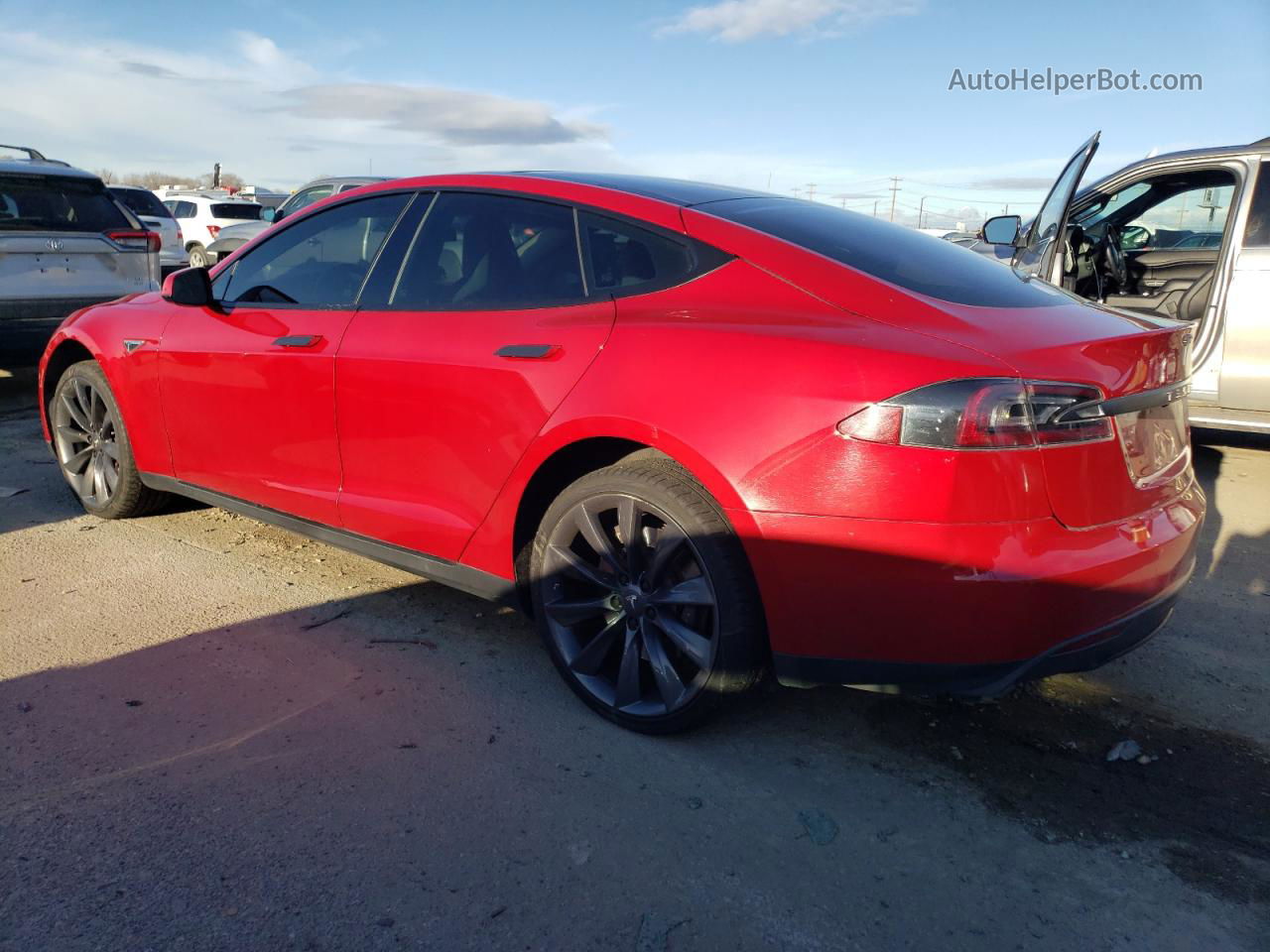 2015 Tesla Model S  Red vin: 5YJSA1E27FF109541